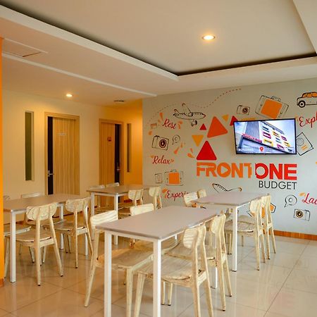 Front One Budget Malang By Azana Exterior foto
