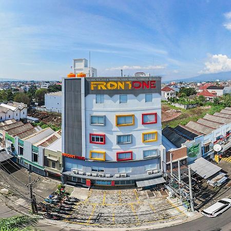 Front One Budget Malang By Azana Exterior foto