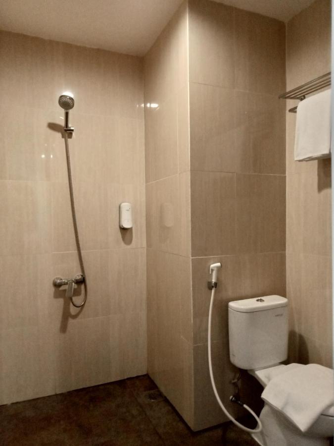 Front One Budget Malang By Azana Exterior foto