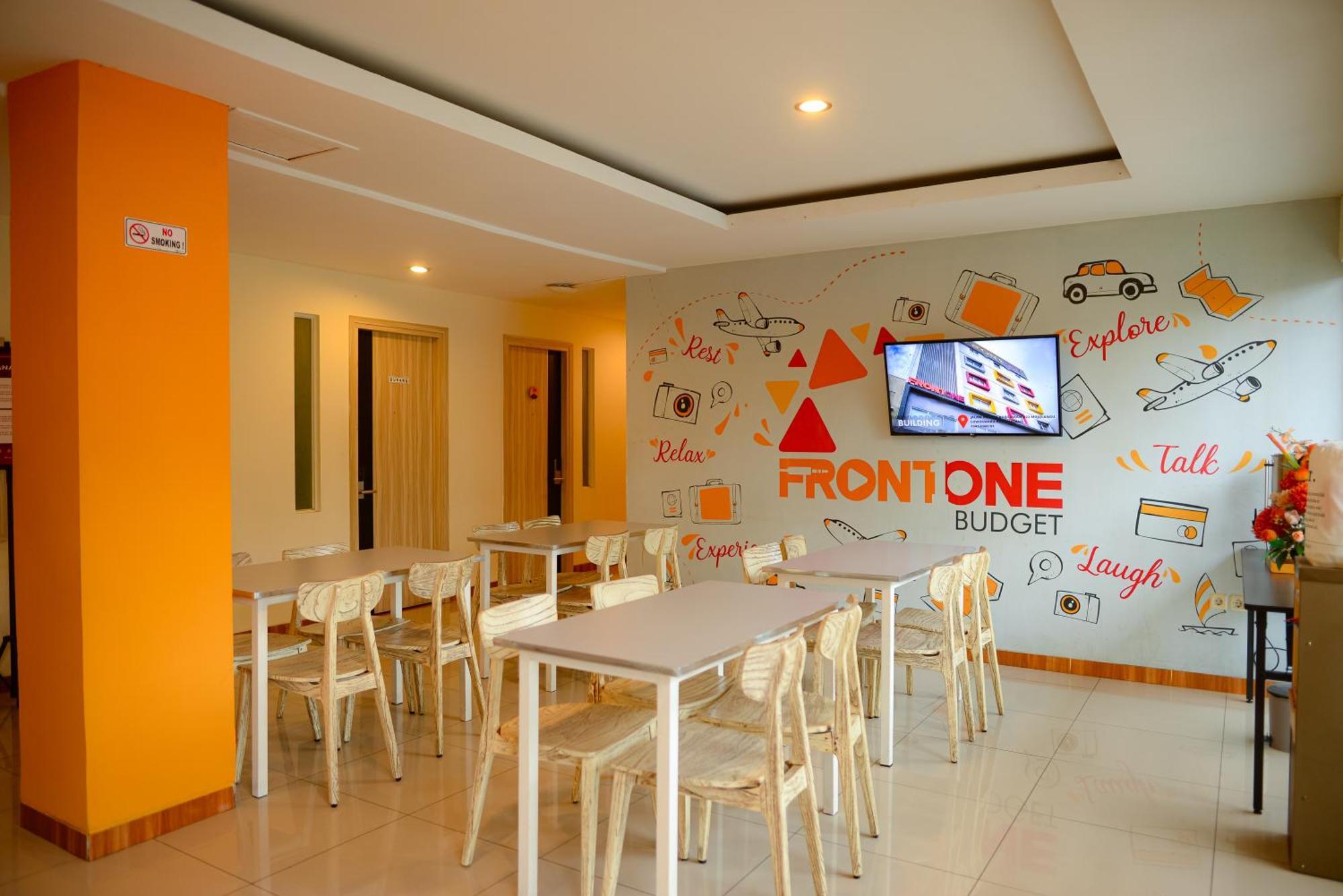 Front One Budget Malang By Azana Exterior foto